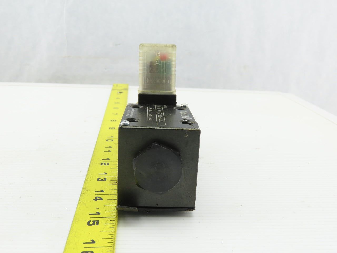 Nachi SA-G01-A13-GR-D2-8331J Solenoid Operated Directional Control Valve 24VDC