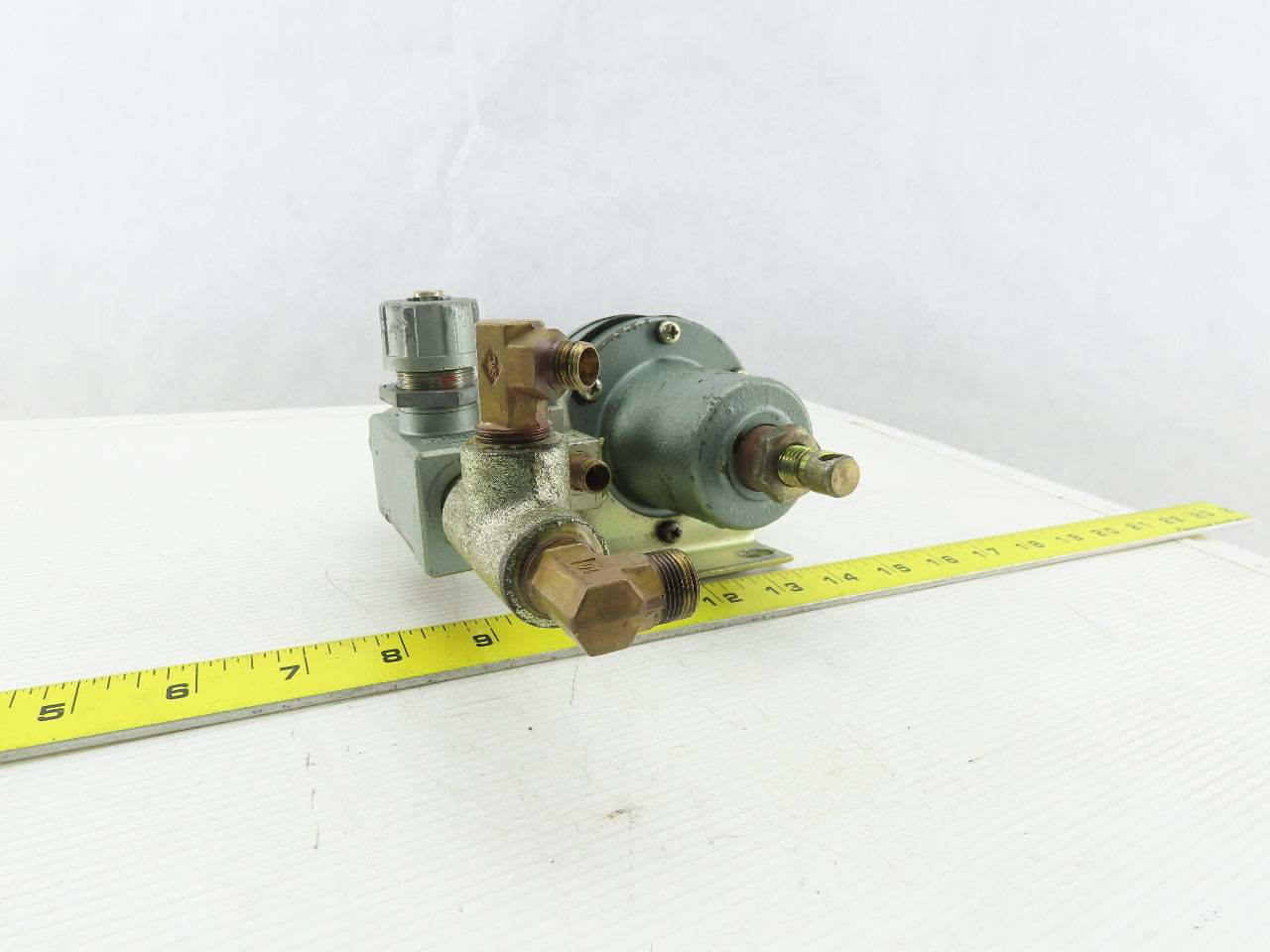 SMC XT14-135-03HB 3/8" Deceleration Valve With Check And Flow Control