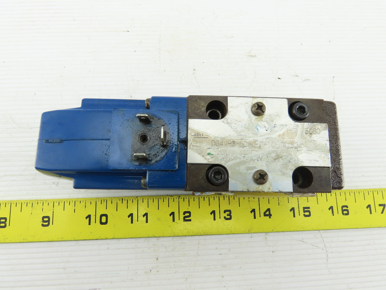 Vickers DG4V-3-6B-U-T-10-JA Solenoid Hydraulic Directional Control Valve 100V