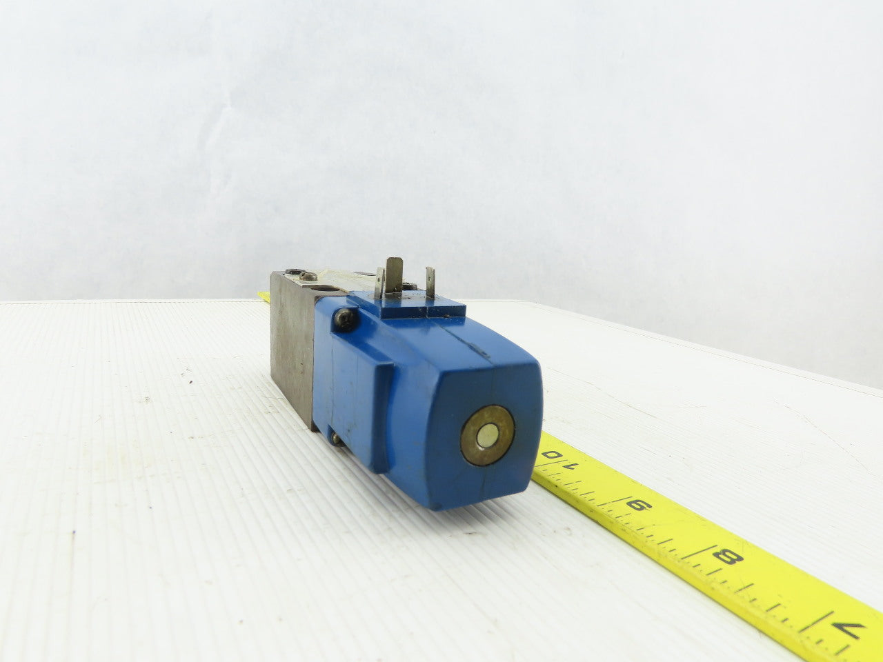 Vickers DG4V-3-6B-U-T-10-JA Solenoid Hydraulic Directional Control Valve 100V