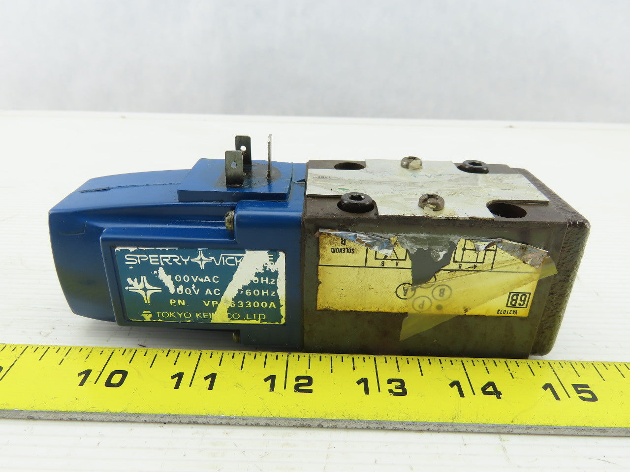 Vickers DG4V-3-6B-U-T-10-JA Solenoid Hydraulic Directional Control Valve 100V