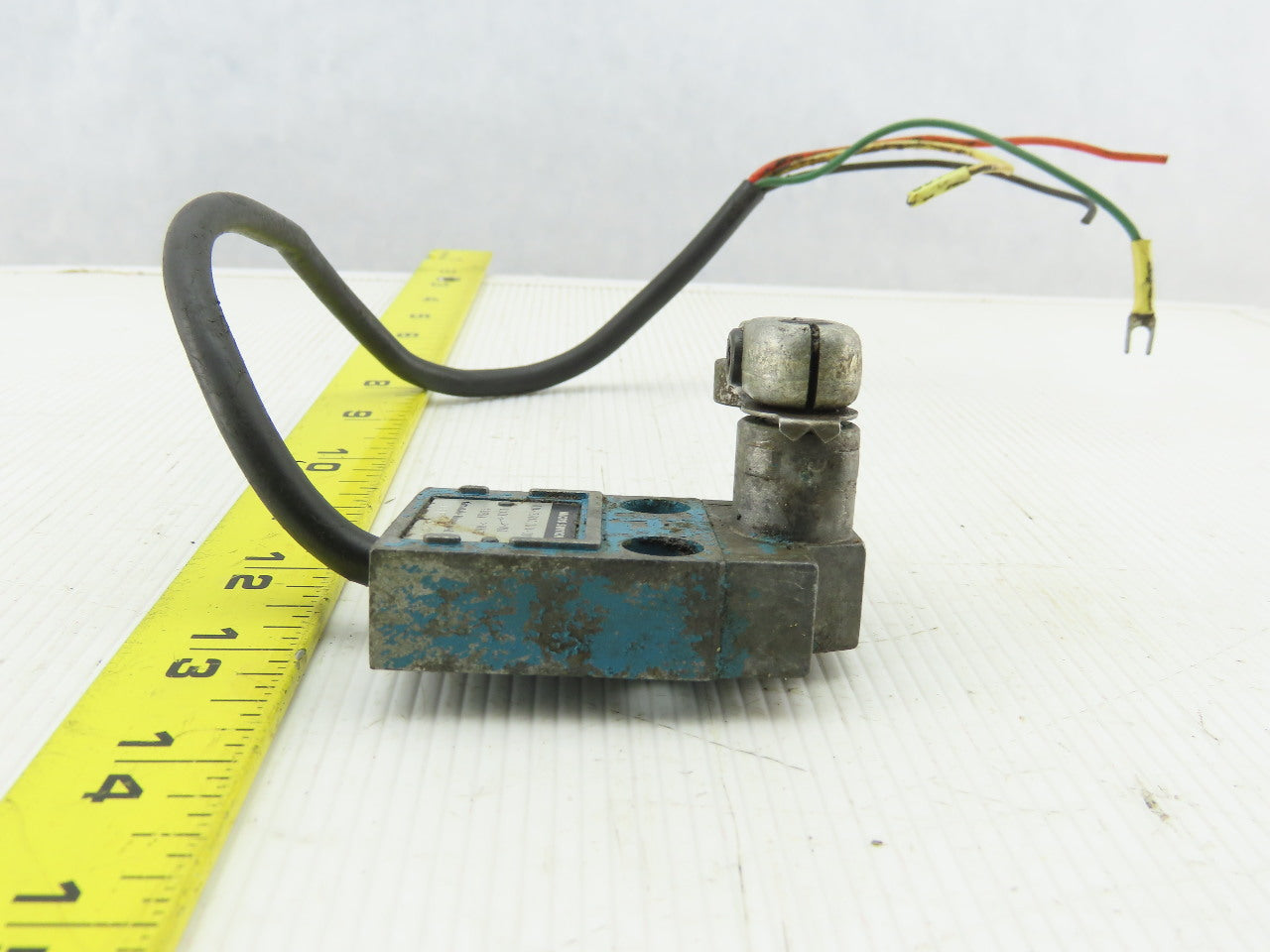 Honeywell 14CE6-1JK 125VAC 30VDC Lever Micro Limit Switch