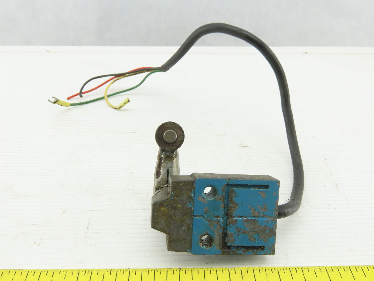 Honeywell 14CE6-1JK 125VAC 30VDC Lever Micro Limit Switch