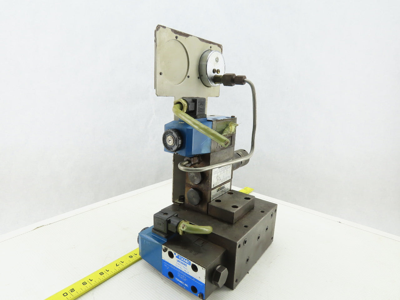 Vickers DG4V-3-2A-M-U1-1-7-50 Pressure Regulated Hydraulic Valve Stack Assembly