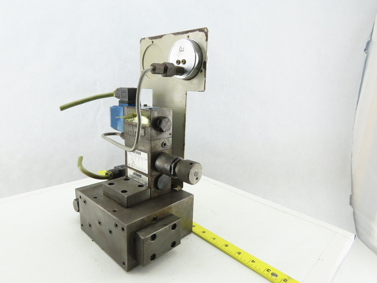 Vickers DG4V-3-2A-M-U1-1-7-50 Pressure Regulated Hydraulic Valve Stack Assembly