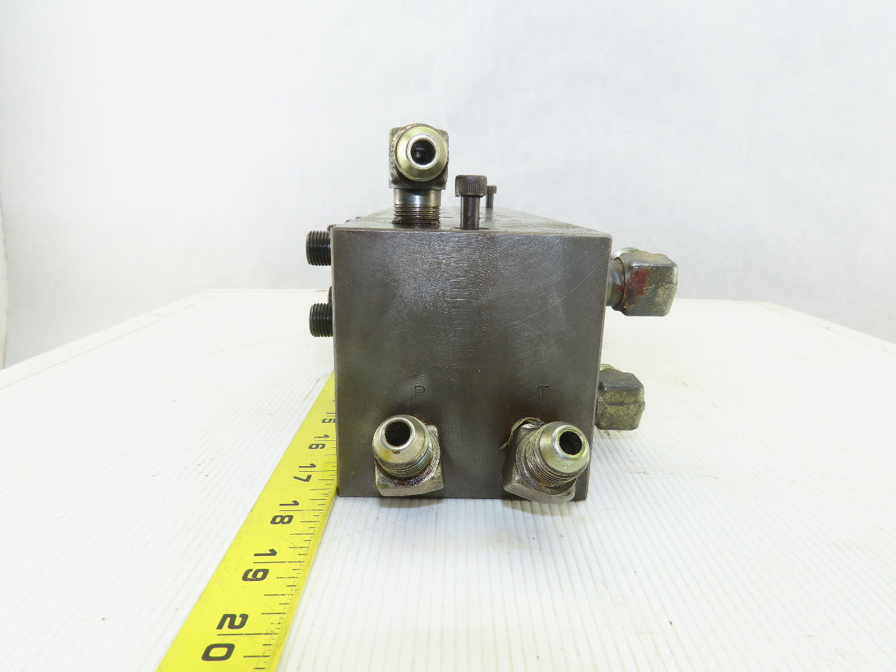 14 Port Steel Hydraulic Manifold With 4 ISO 4401 Valve Spaces