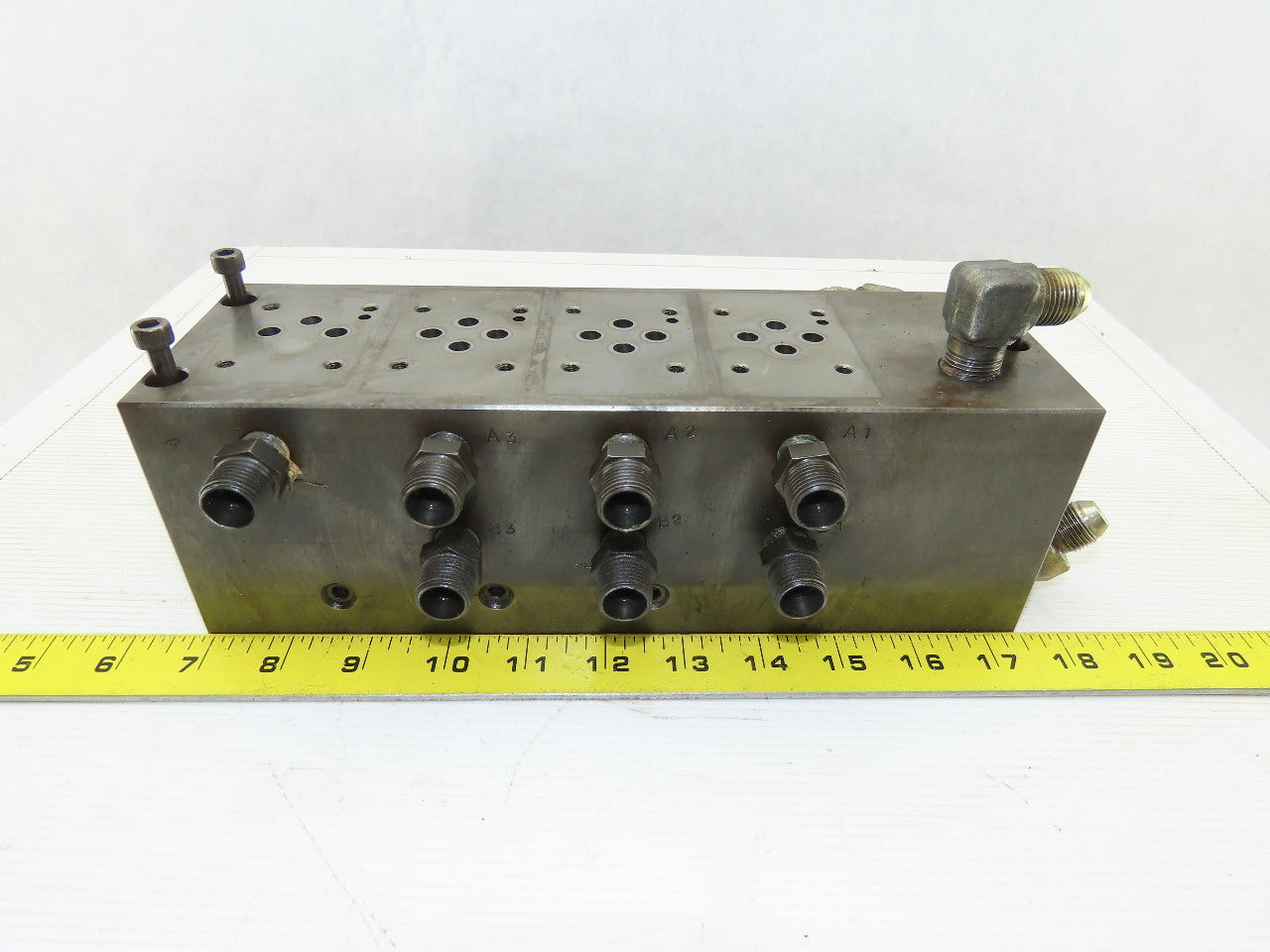 14 Port Steel Hydraulic Manifold With 4 ISO 4401 Valve Spaces