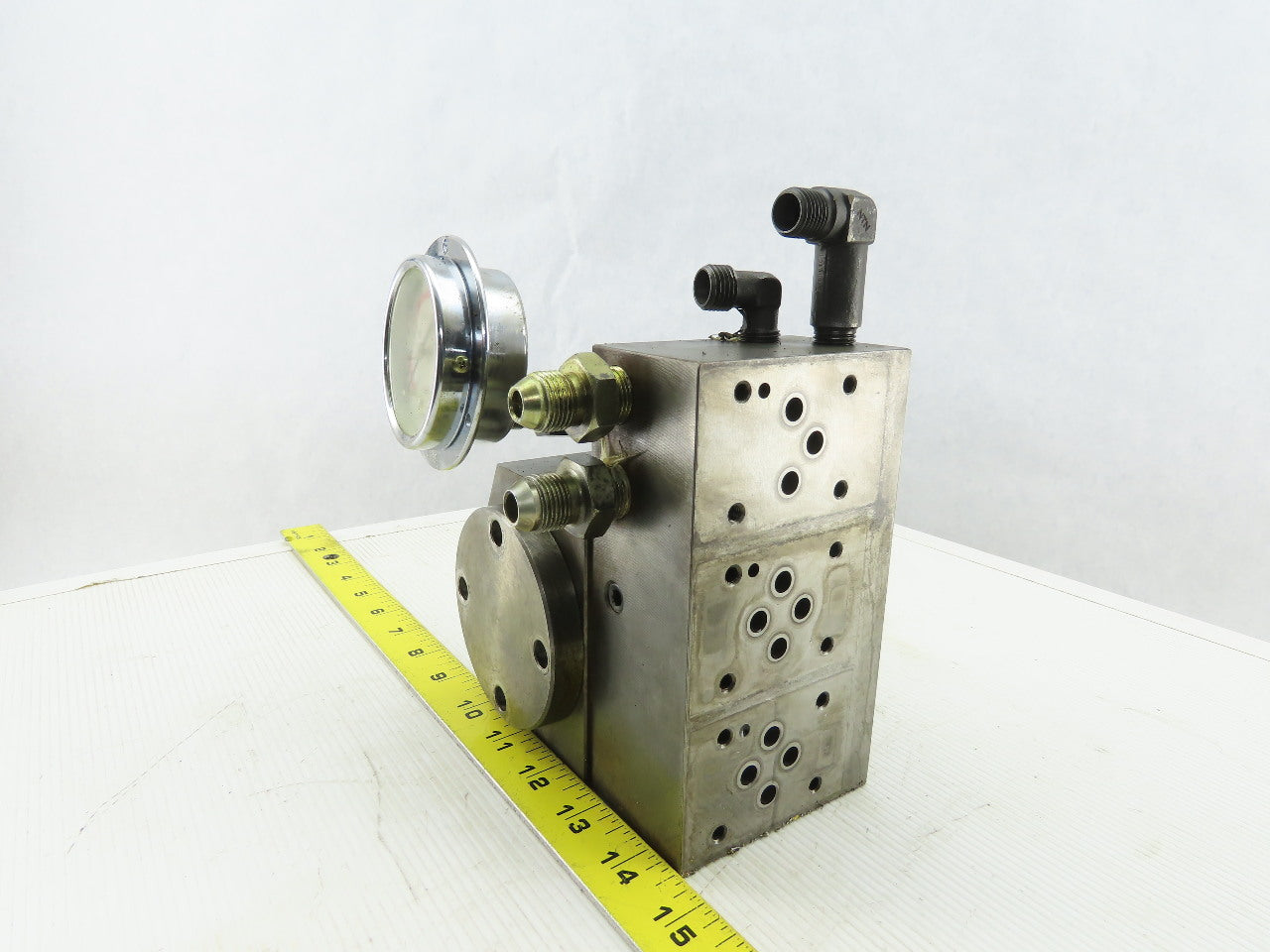 4 Port Hydraulic Manifold 3 Valve Section Pressure Reducing Flange