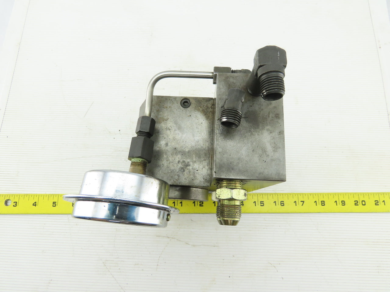 4 Port Hydraulic Manifold 3 Valve Section Pressure Reducing Flange