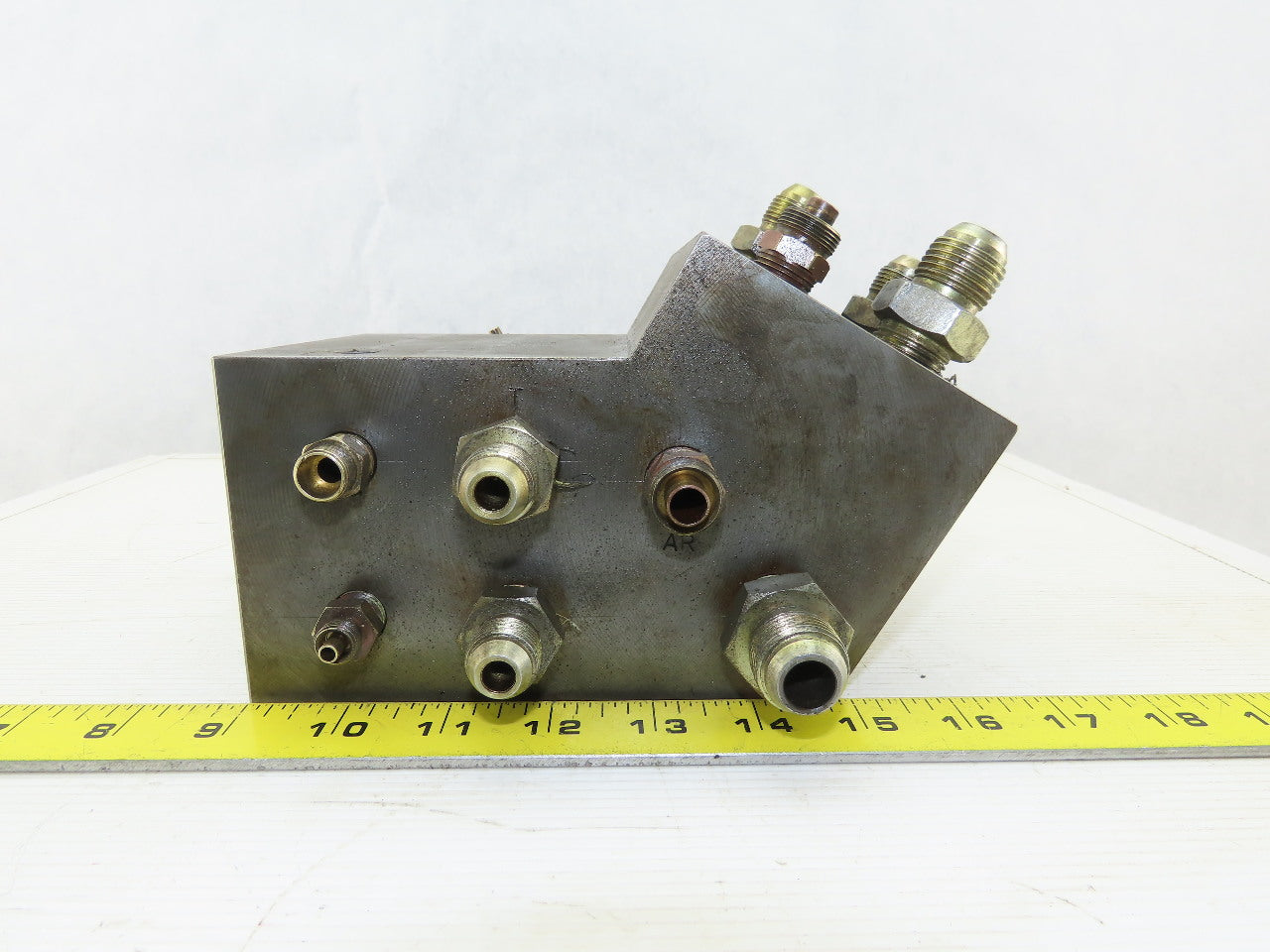 16 Port Steel Hydraulic Manifold