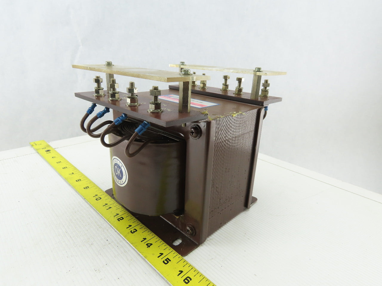 Yuasa YT2S-1KTB-3-56 200/220-100V Primary 19/27V Secondary Transformer