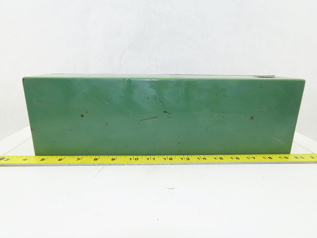 15-3/4" x 4-3/4" x 3" 18 Port Junction Electrical Hydraulic Valve Box