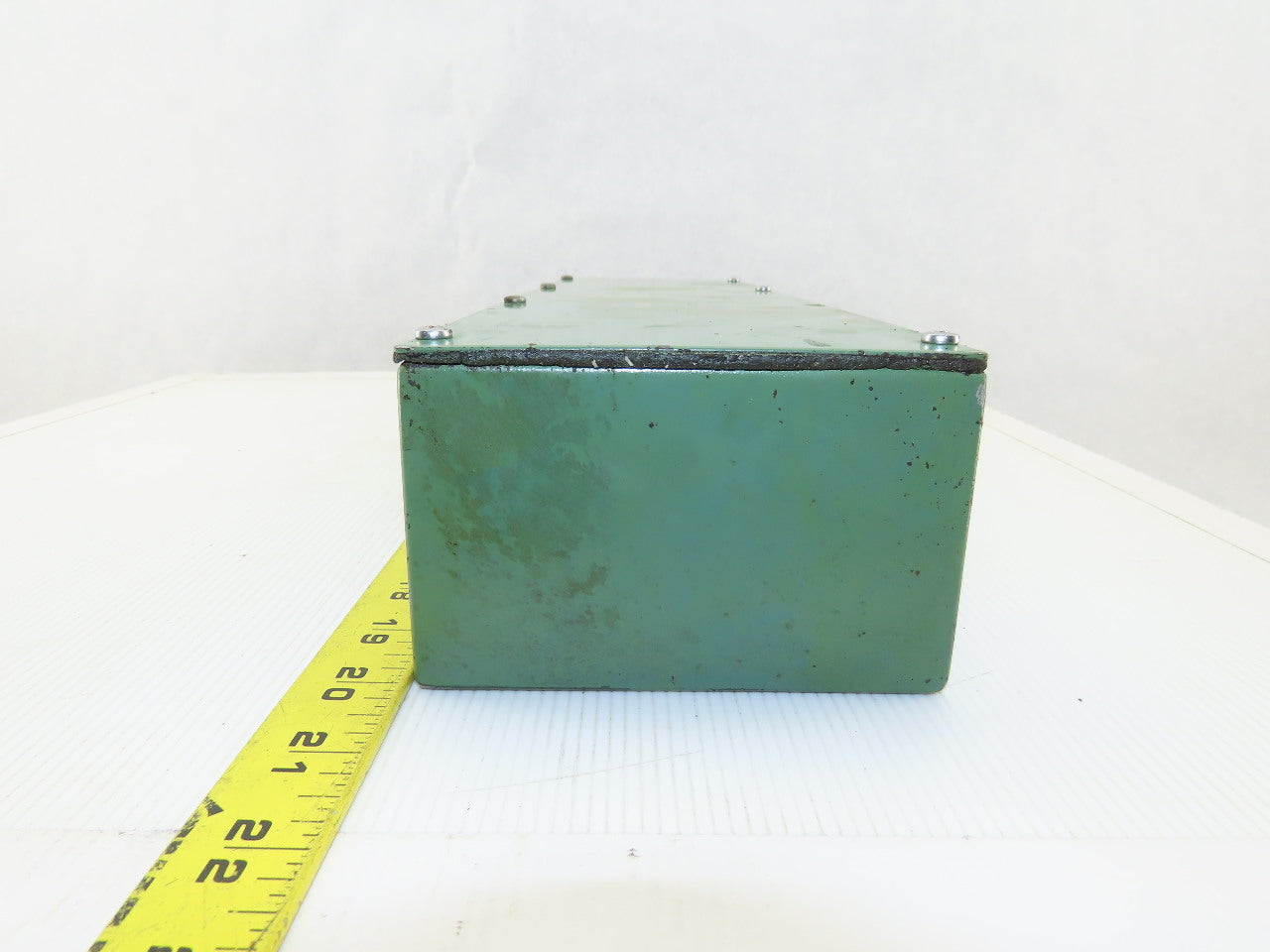 15-3/4" x 4-3/4" x 3" 18 Port Junction Electrical Hydraulic Valve Box