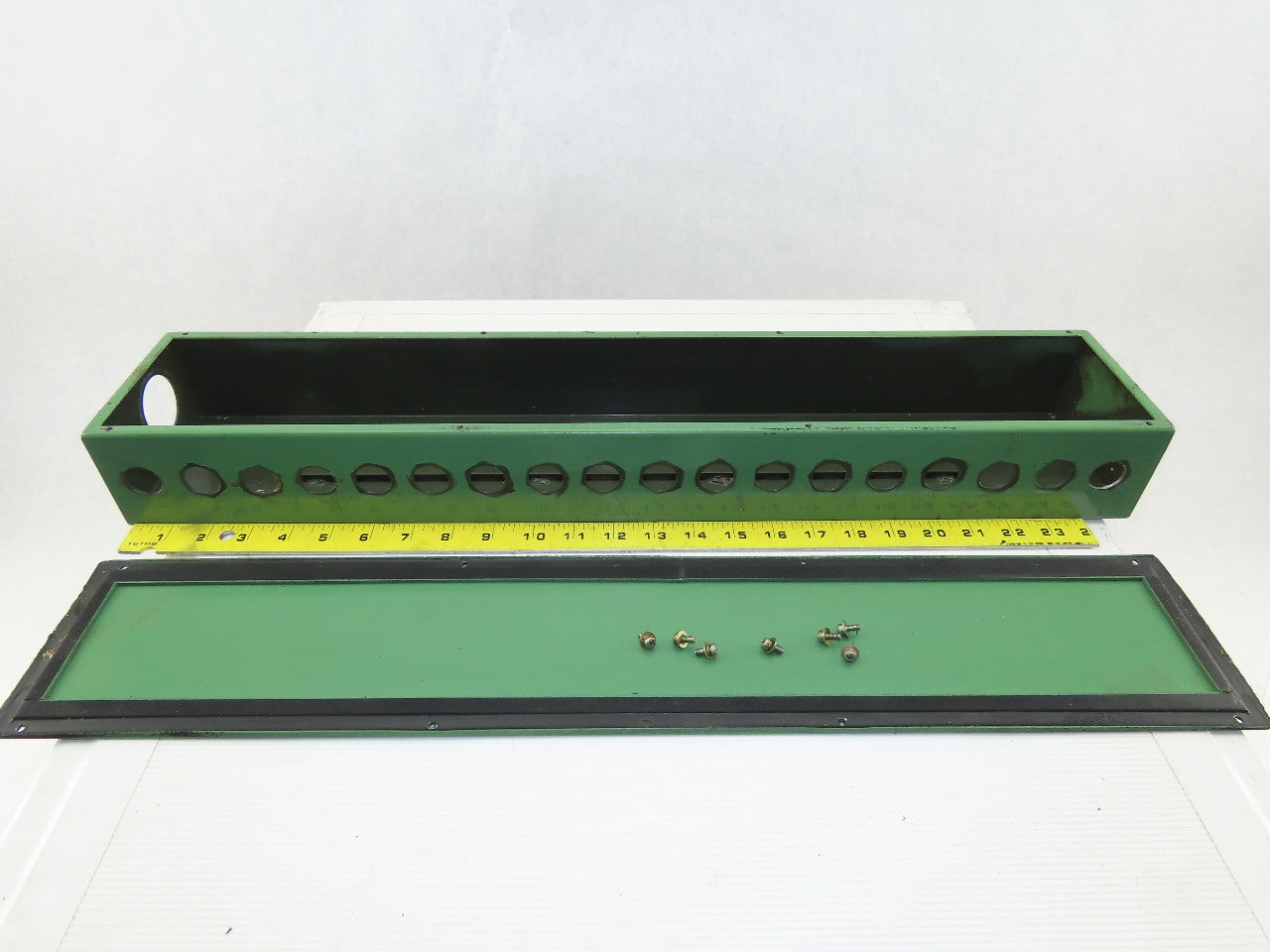 25-1/2" x 4-3/4" x 3" 18 Port Junction Electrical Hydraulic Valve Box