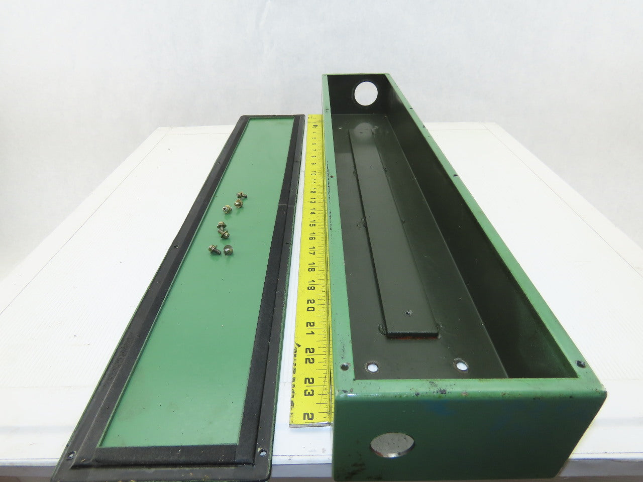 25-1/2" x 4-3/4" x 3" 18 Port Junction Electrical Hydraulic Valve Box