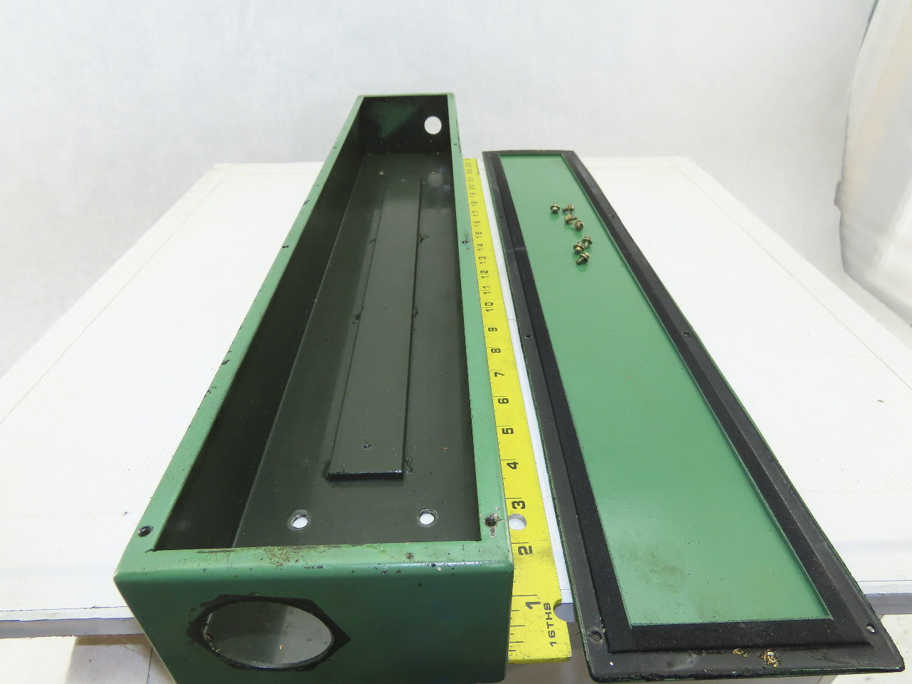 25-1/2" x 4-3/4" x 3" 18 Port Junction Electrical Hydraulic Valve Box