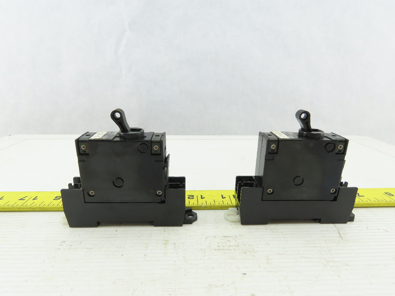 Fuji CP31E/10W 10A 250VAC 50/60Hz Circuit Breaker Lot Of 2