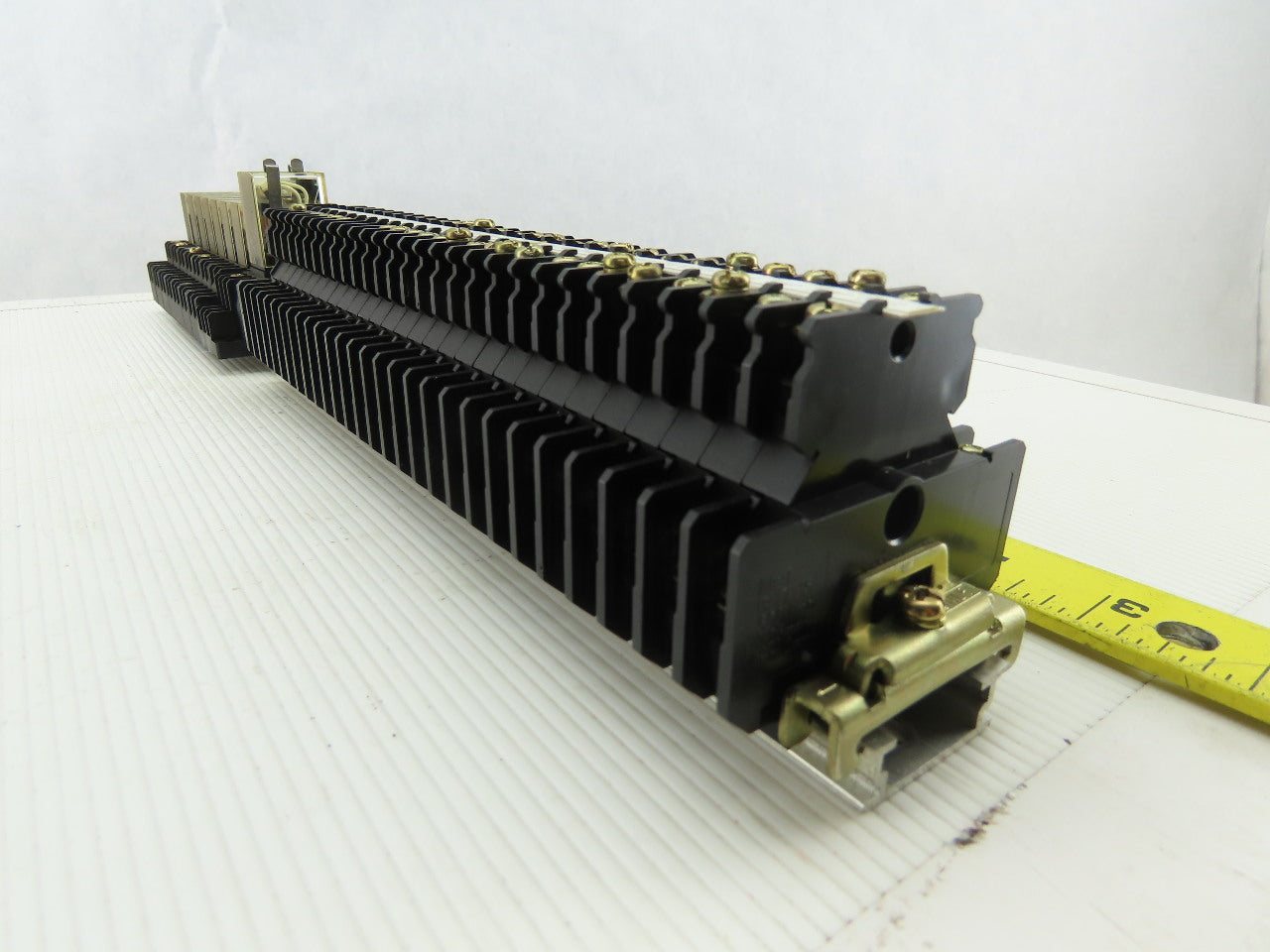 Idec BNDH 15 G2R-SND 600V Wire Terminal And Relay Block 36 Total