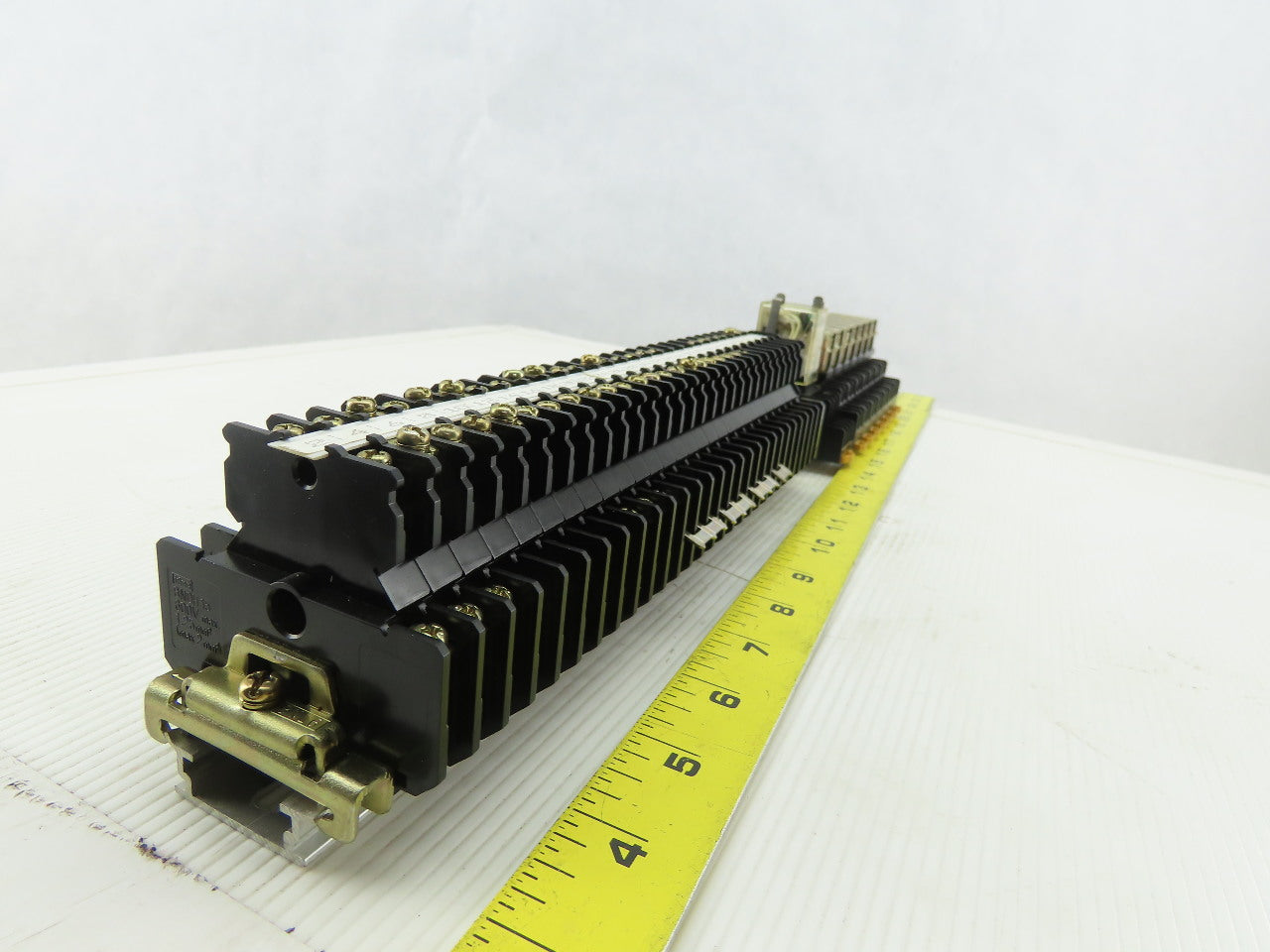 Idec BNDH 15 G2R-SND 600V Wire Terminal And Relay Block 36 Total