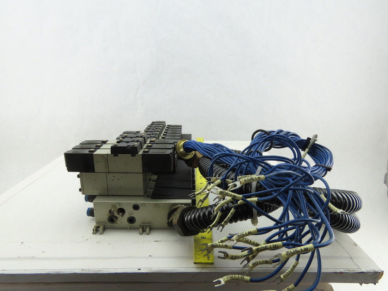 SMC VF2-4-FHG-D3Z Pneumatic Solenoid Operated Logic Valve Bank 24VDC
