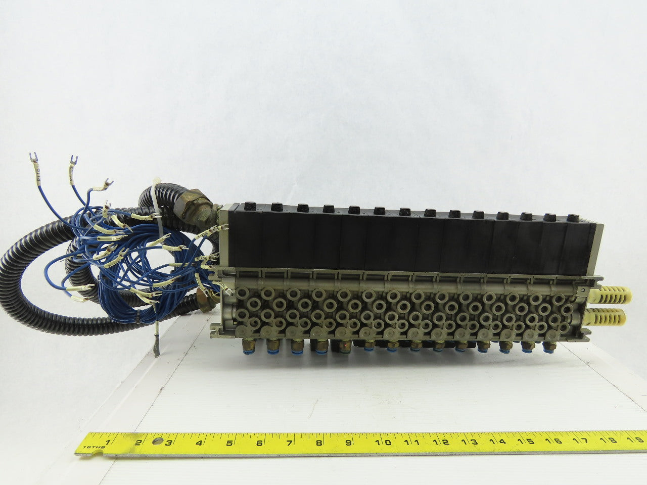 SMC VF2-4-FHG-D3Z Pneumatic Solenoid Operated Logic Valve Bank 24VDC