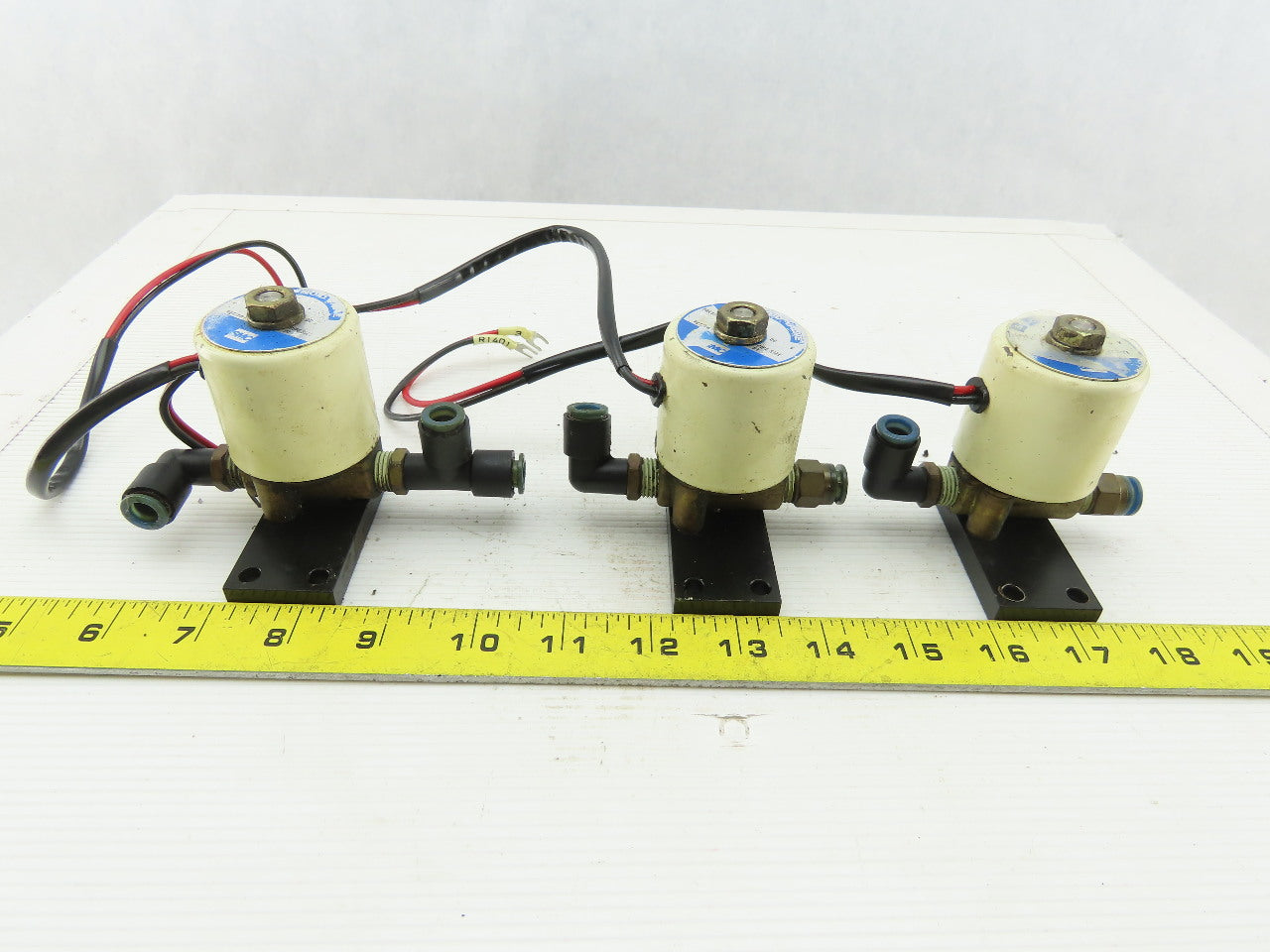 SMC VTW2105 0-10 PSI 24VDC 1/4" Solenoid Valve Lot Of 3