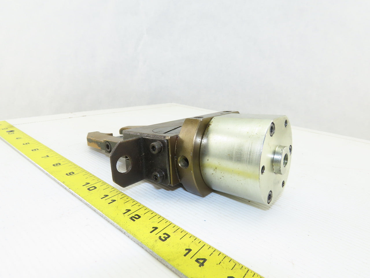 Pneumatic Gripper Pincher Tool Changer From Kitako MT4-170 CNC Lathe
