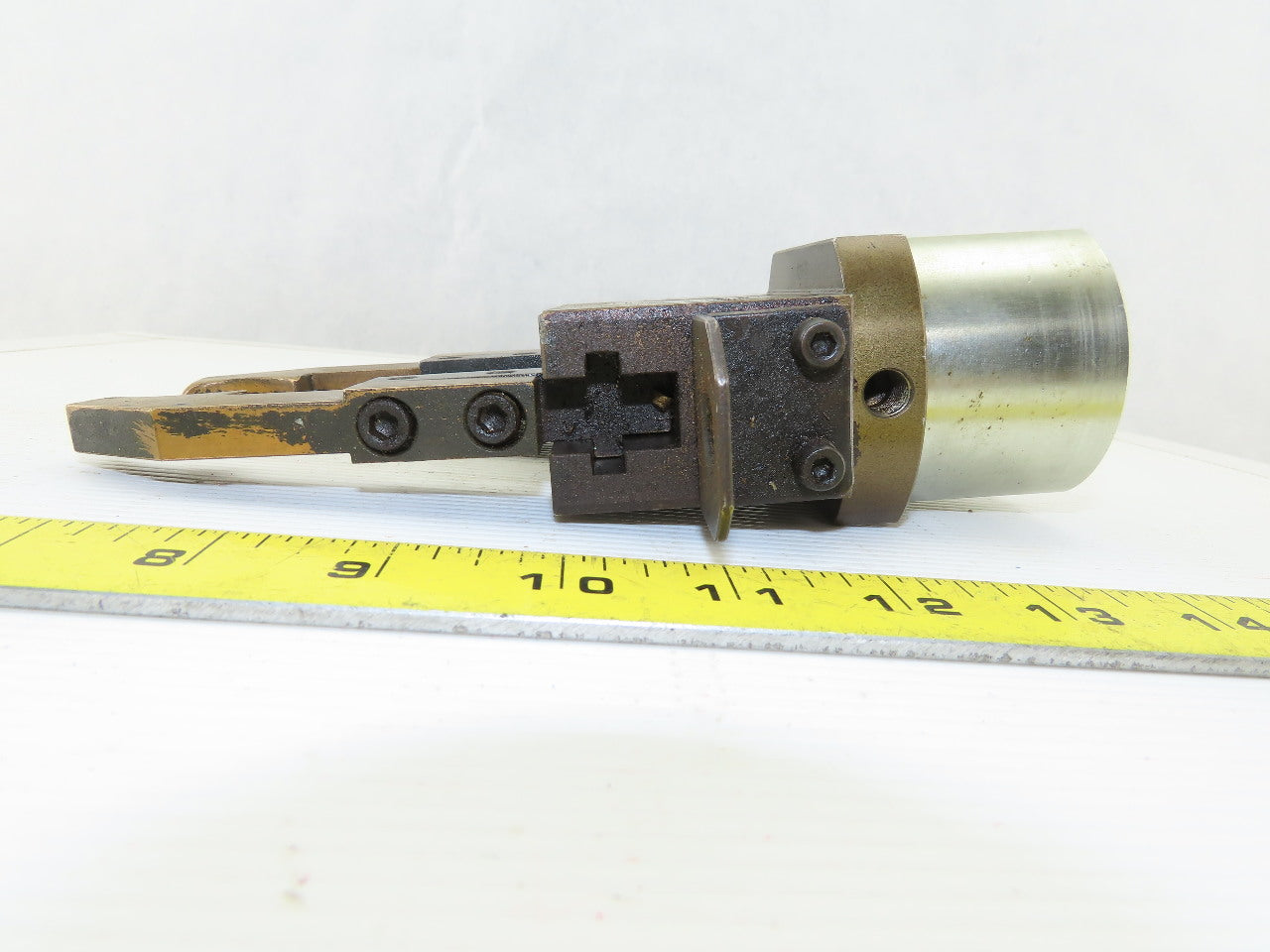 Pneumatic Gripper Pincher Tool Changer From Kitako MT4-170 CNC Lathe