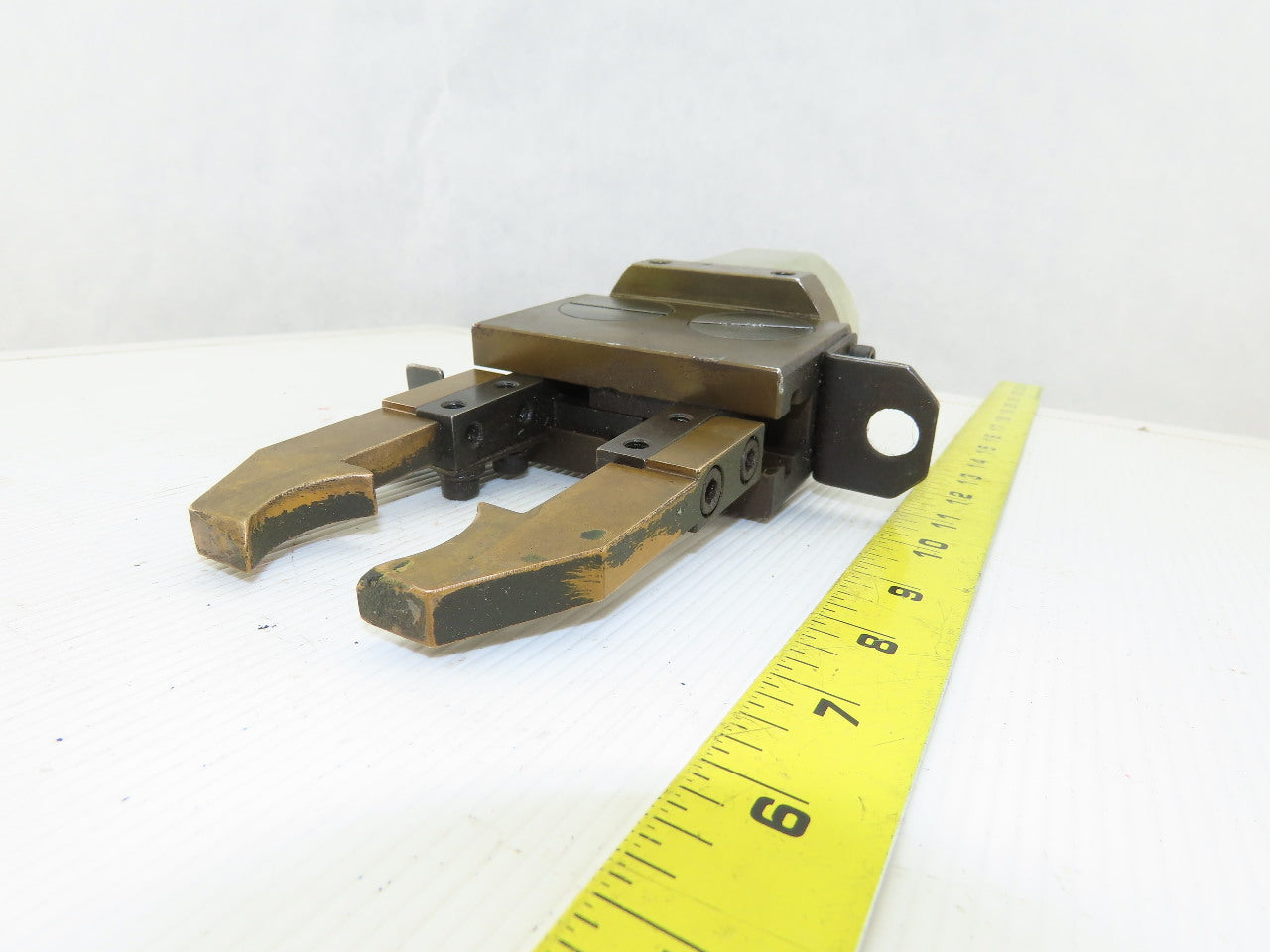 Pneumatic Gripper Pincher Tool Changer From Kitako MT4-170 CNC Lathe
