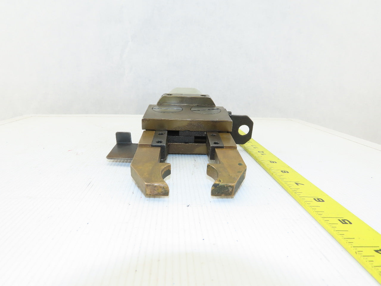 Pneumatic Gripper Pincher Tool Changer From Kitako MT4-170 CNC Lathe