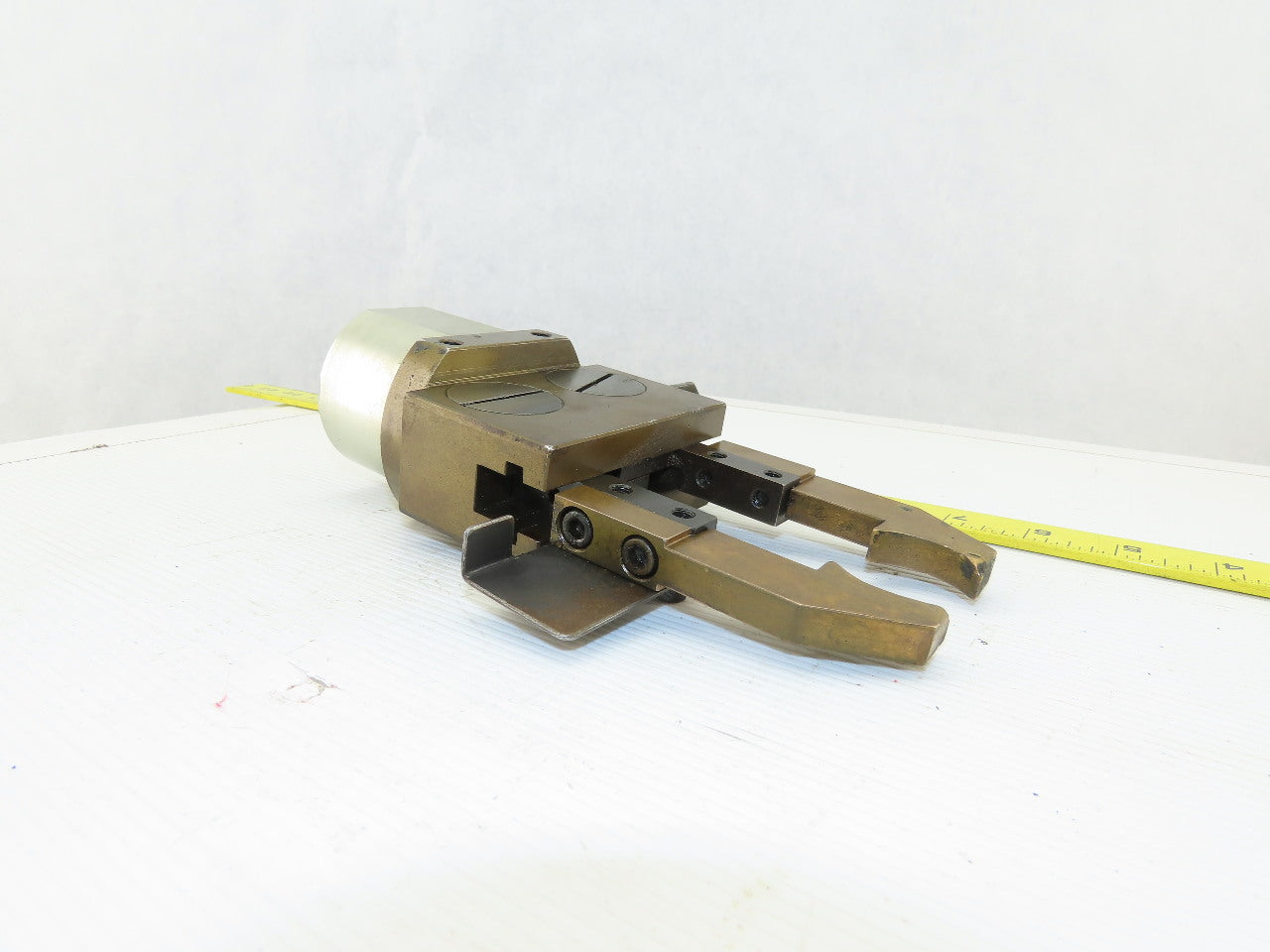 Pneumatic Gripper Pincher Tool Changer From Kitako MT4-170 CNC Lathe