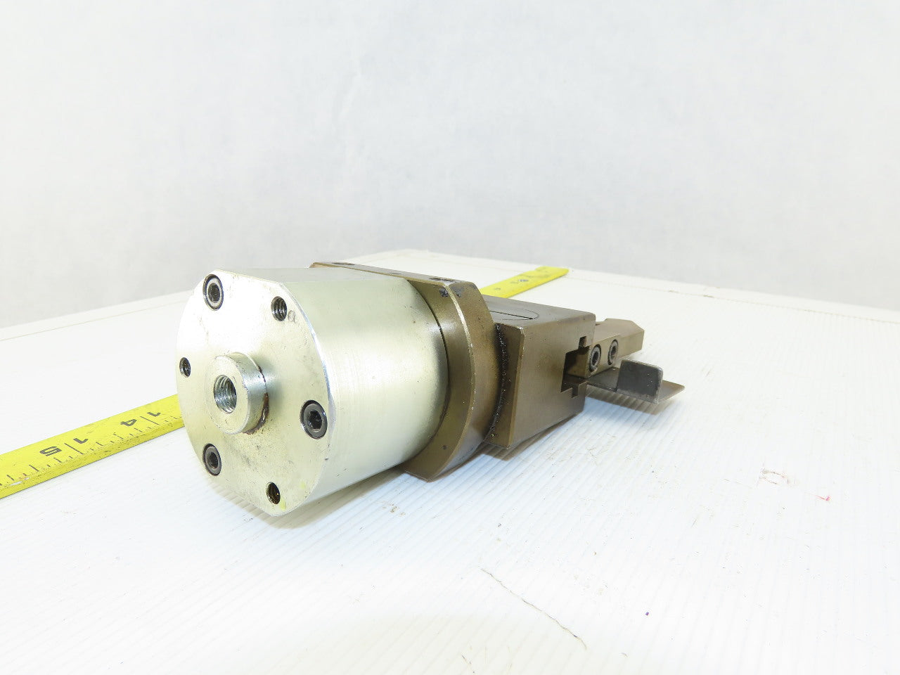 Pneumatic Gripper Pincher Tool Changer From Kitako MT4-170 CNC Lathe