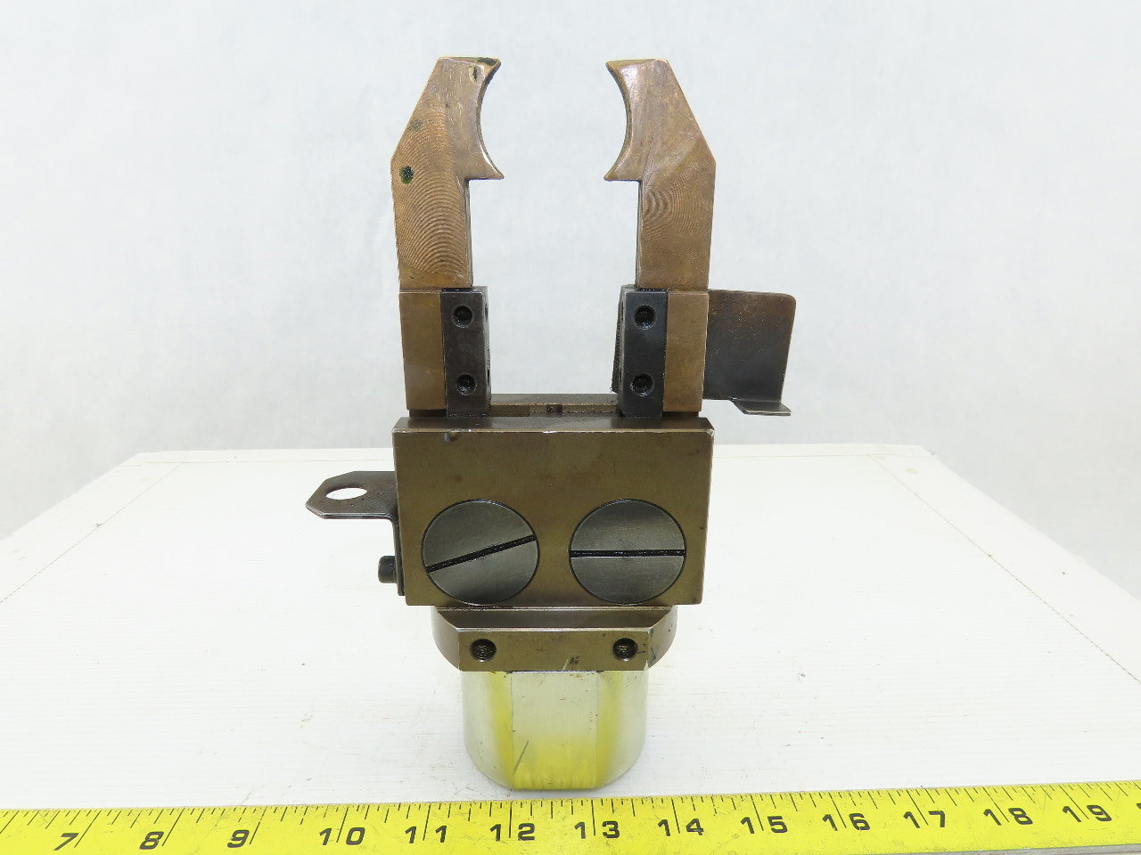 Pneumatic Gripper Pincher Tool Changer From Kitako MT4-170 CNC Lathe