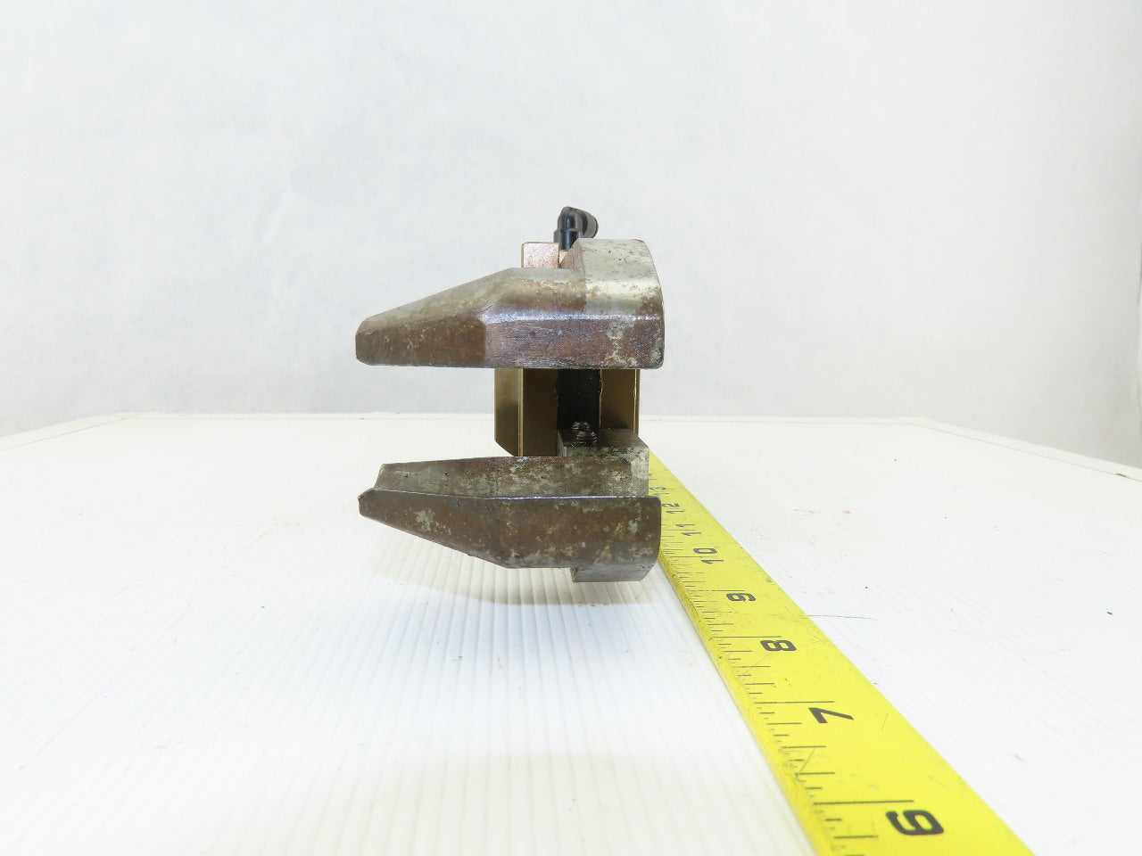 Pneumatic Gripper Pincher Tool Changer From Kitako MT4-170 CNC Lathe