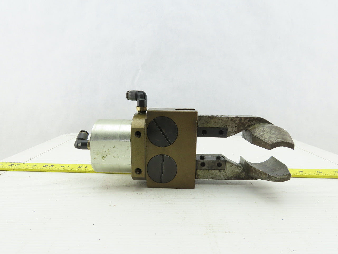 Pneumatic Gripper Pincher Tool Changer From Kitako MT4-170 CNC Lathe