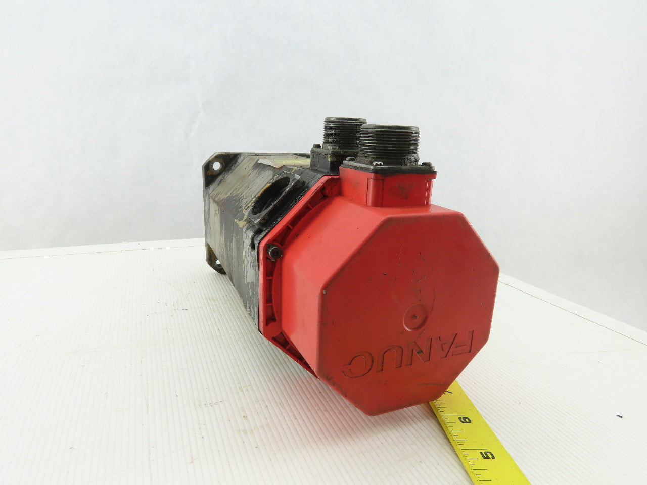 Fanuc A06B-0512-B002 110V 3Ph 2000RPM 5.9Nm Perm Magnet AC Servo Motor