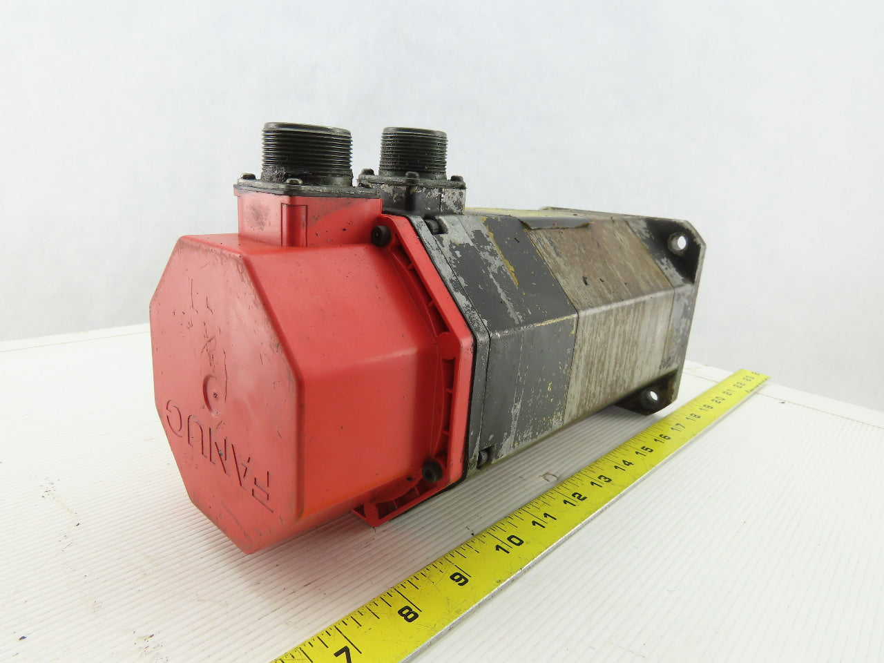 Fanuc A06B-0512-B002 110V 3Ph 2000RPM 5.9Nm Perm Magnet AC Servo Motor