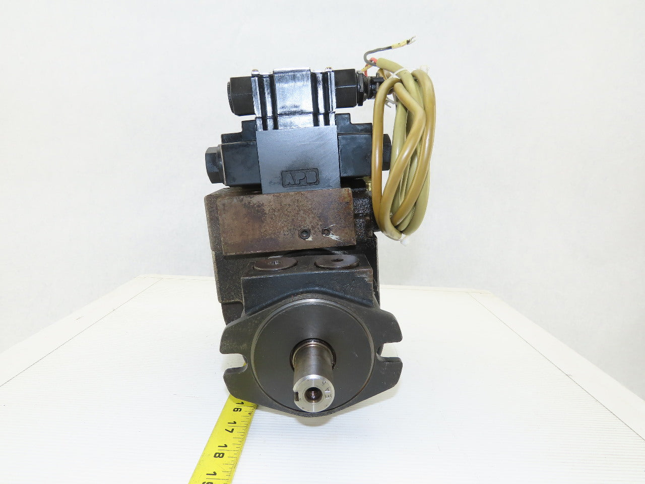Daikin EDM 174A-1R2-3-10-052 Hydraulic Motor W/ Valves 1" Shaft 100V