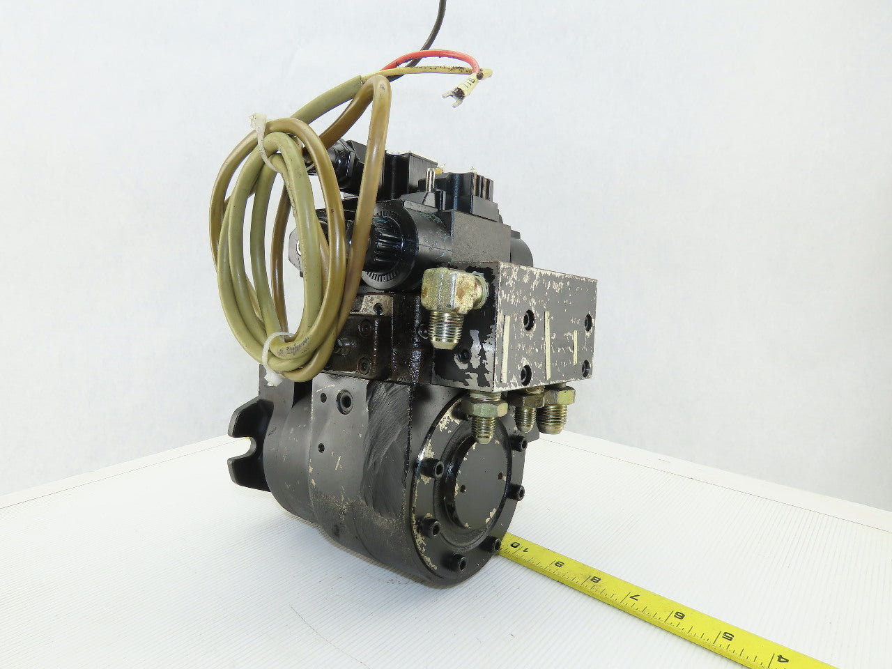 Daikin EDM 174A-1R2-3-10-052 Hydraulic Motor W/ Valves 1" Shaft 100V