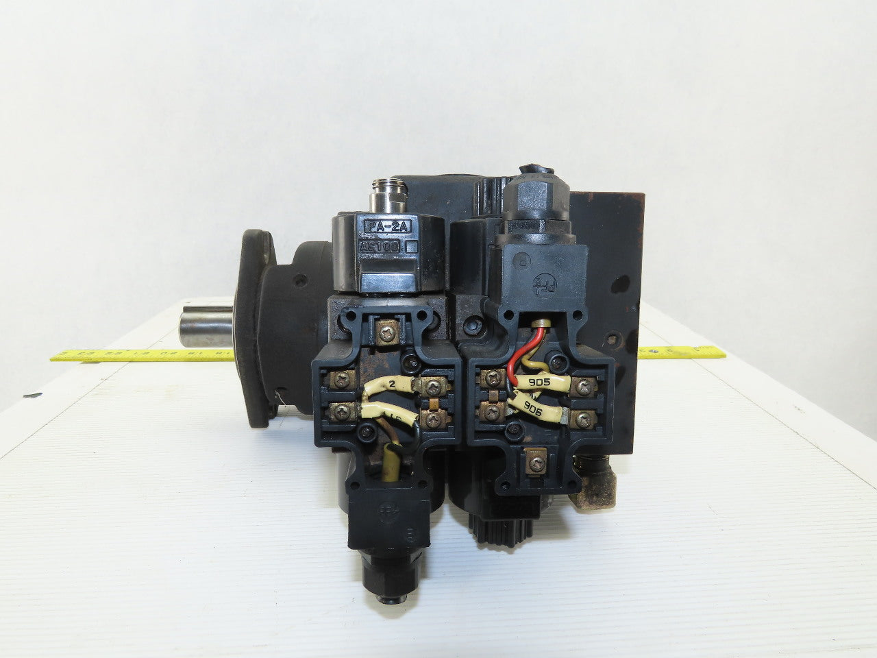 Daikin EDM 174A-1R2-3-10-052 Hydraulic Motor W/ Valves 1" Shaft