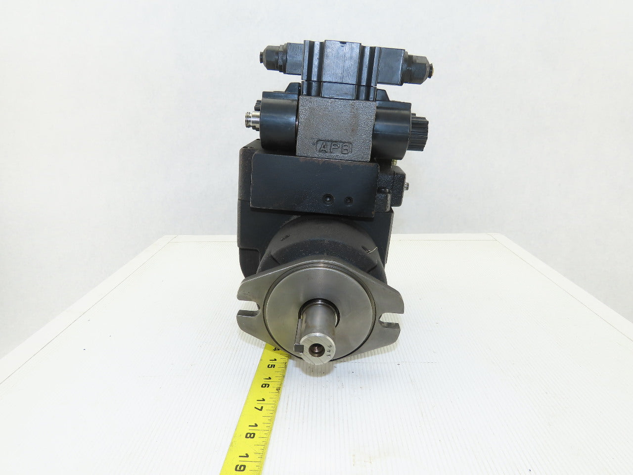 Daikin EDM 174A-1R2-3-10-052 Hydraulic Motor W/ Valves 1" Shaft