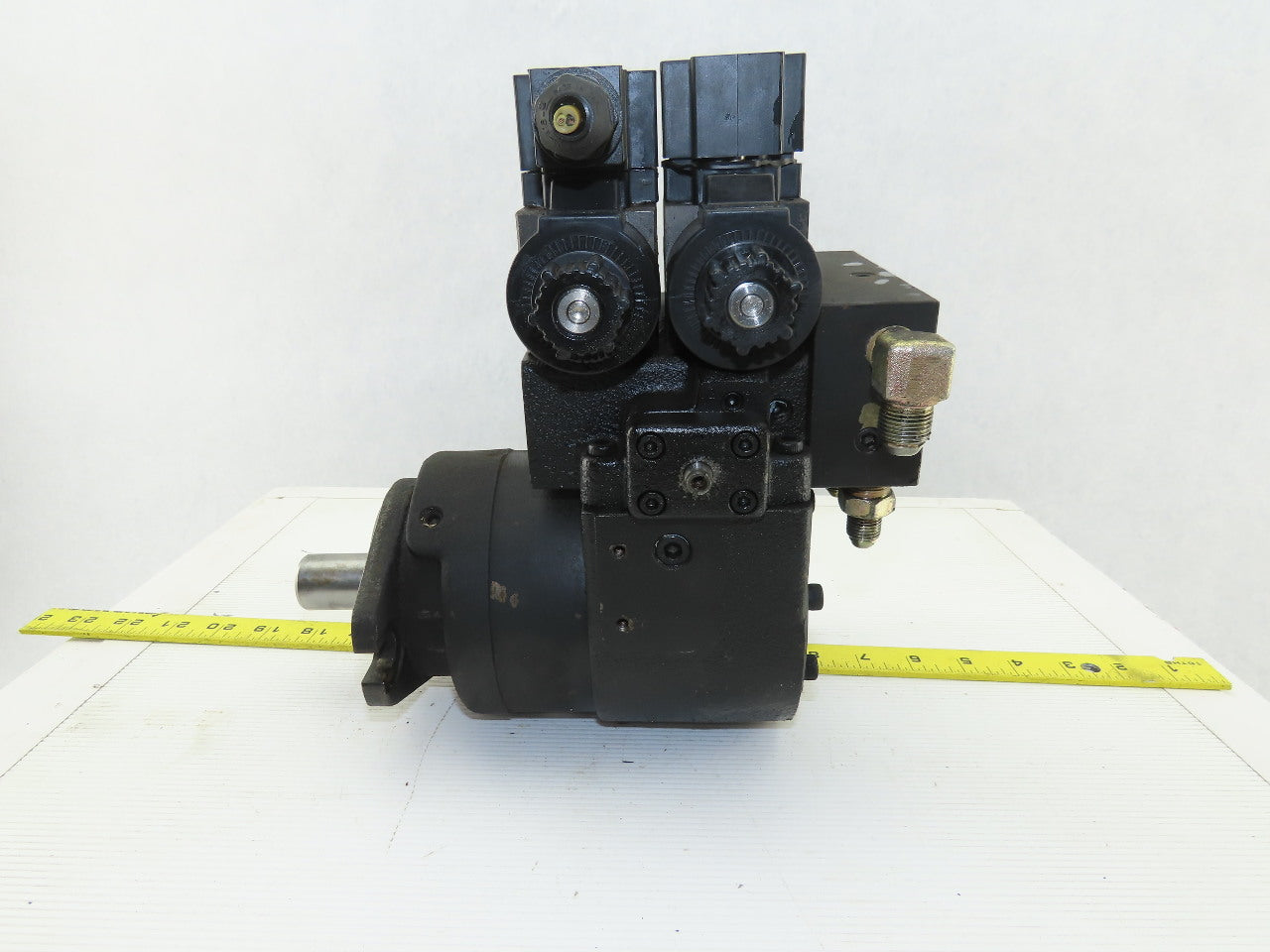 Daikin EDM 174A-1R2-3-10-052 Hydraulic Motor W/ Valves 1" Shaft