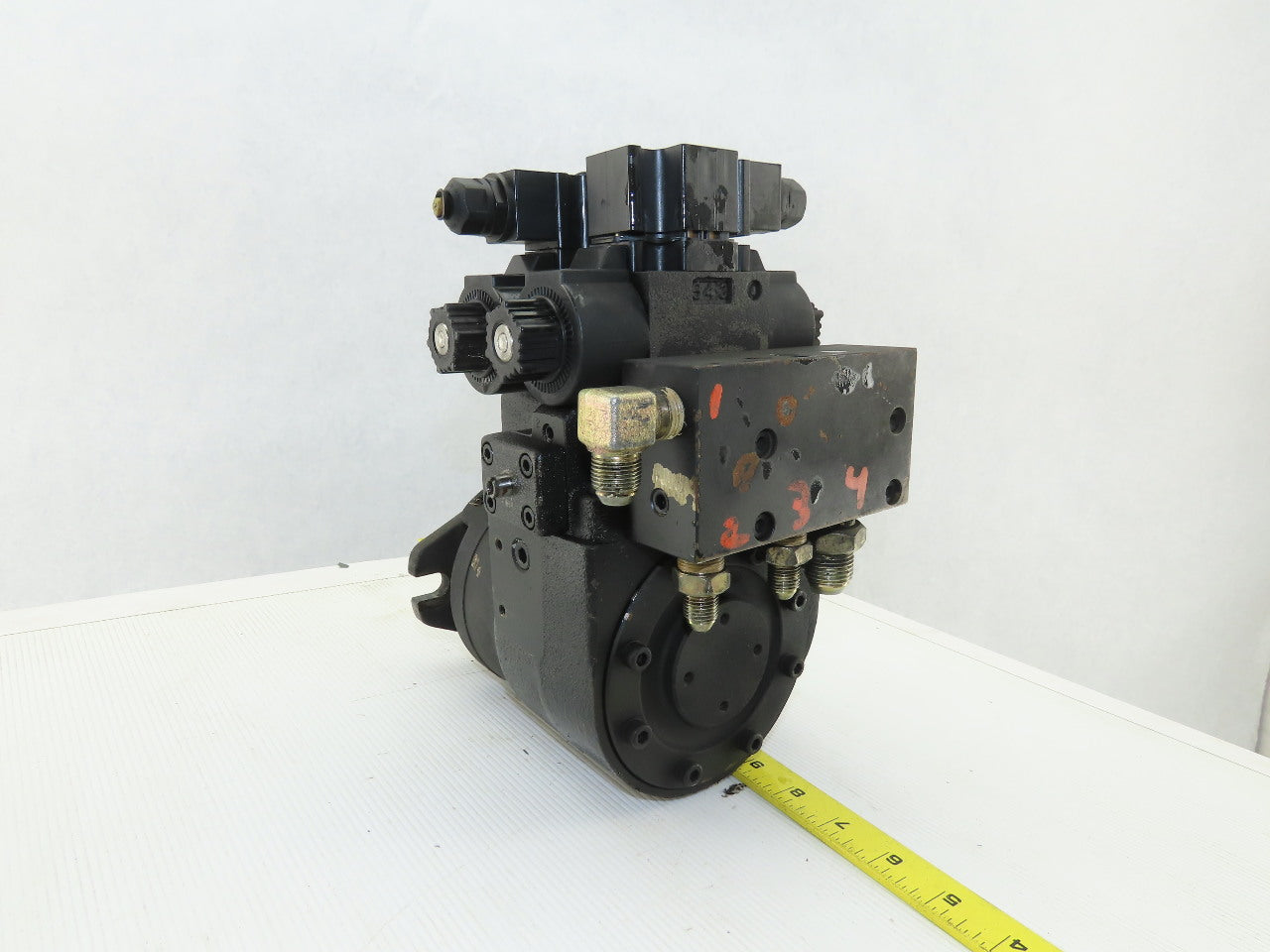 Daikin EDM 174A-1R2-3-10-052 Hydraulic Motor W/ Valves 1" Shaft