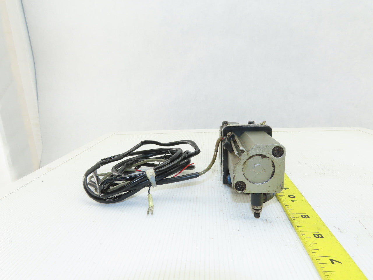 SMC CDQ2D25 Position Lock Pneumatic Cylinder Removed From Kitagawa MT4-170