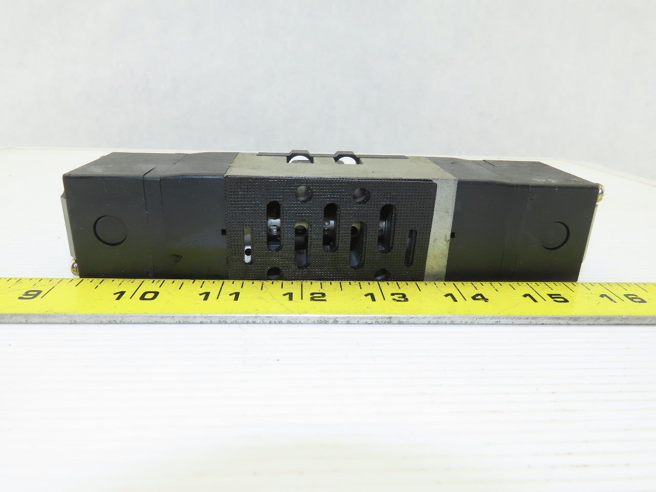 SMC VS7-6-FHG-D-1Z 4/3 Position Closed Center Pneumatic Solenoid Valve 100V Coil