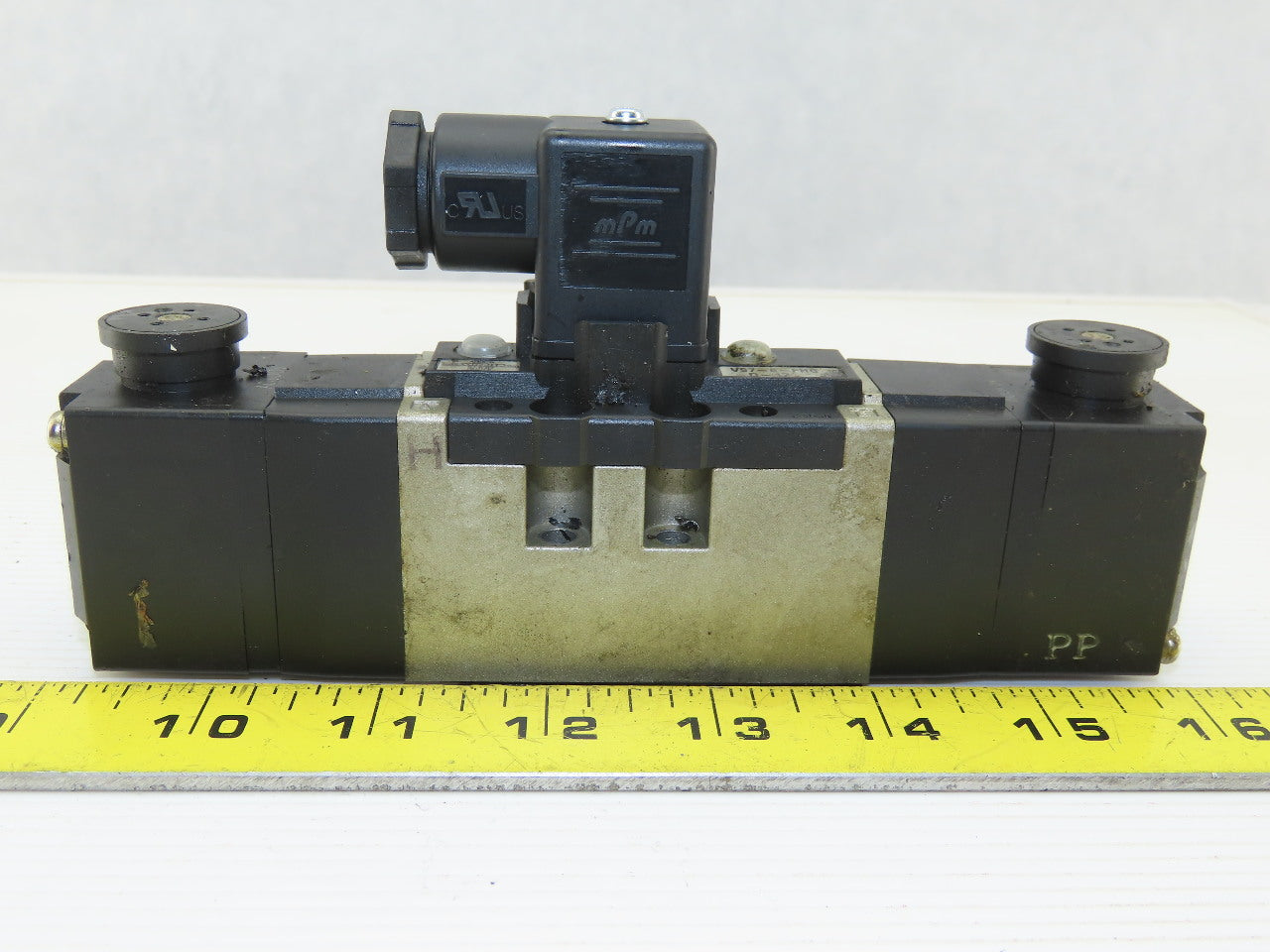 SMC VS7-6-FHG-D-1Z 4/3 Position Closed Center Pneumatic Solenoid Valve 100V Coil