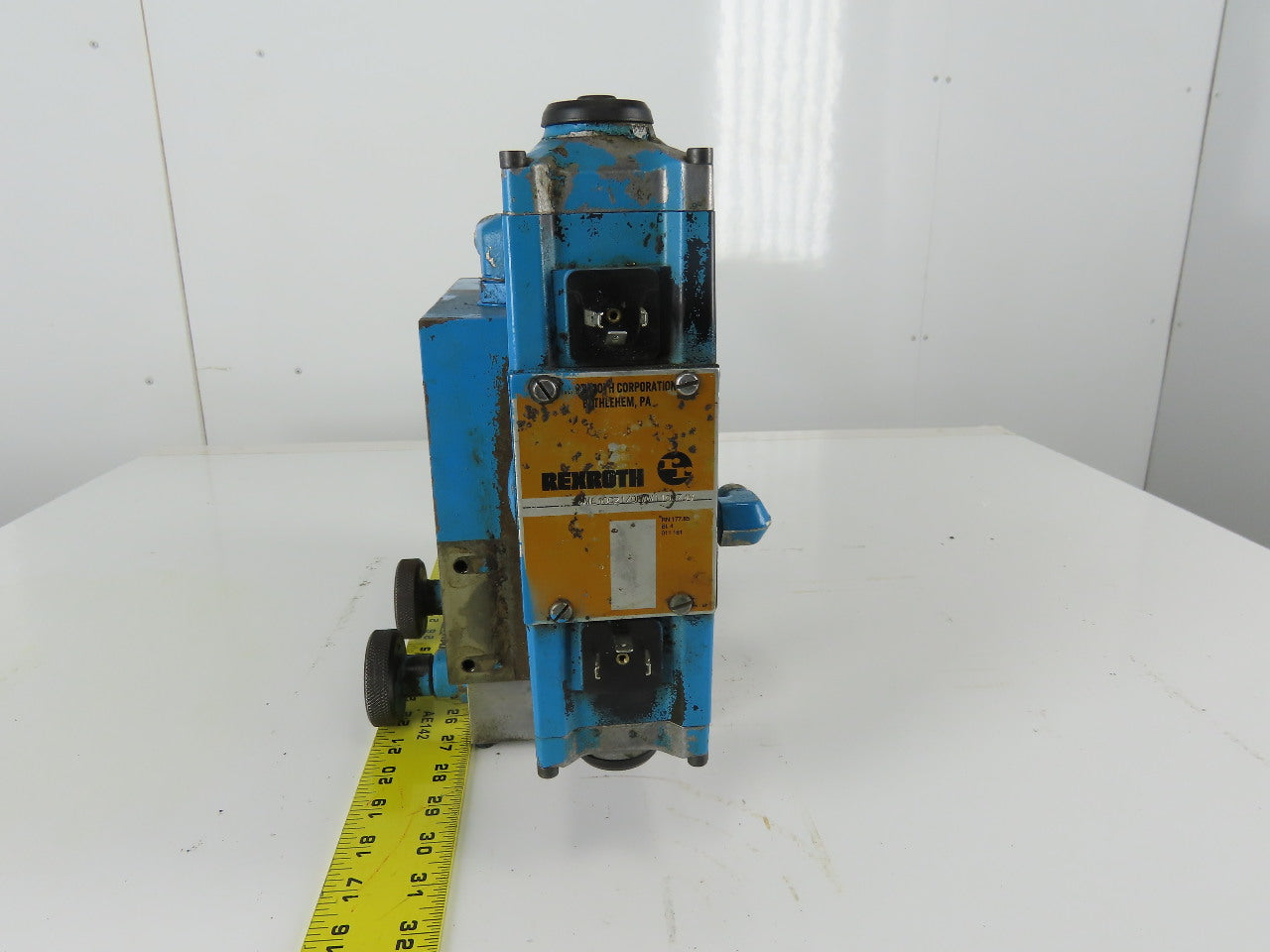 Rexroth 4WE10C21/0FAW110NZ4V Regulated Hydraulic Valve Manifold Block Ass'y 110V