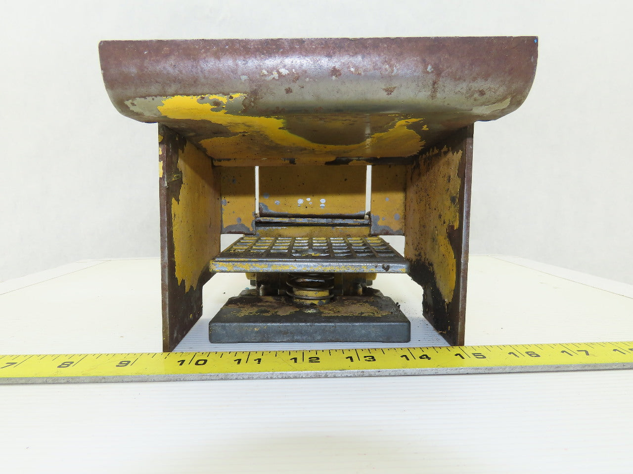 MagneTek 1025 600V Guarded Foot Pedal Operator Switch