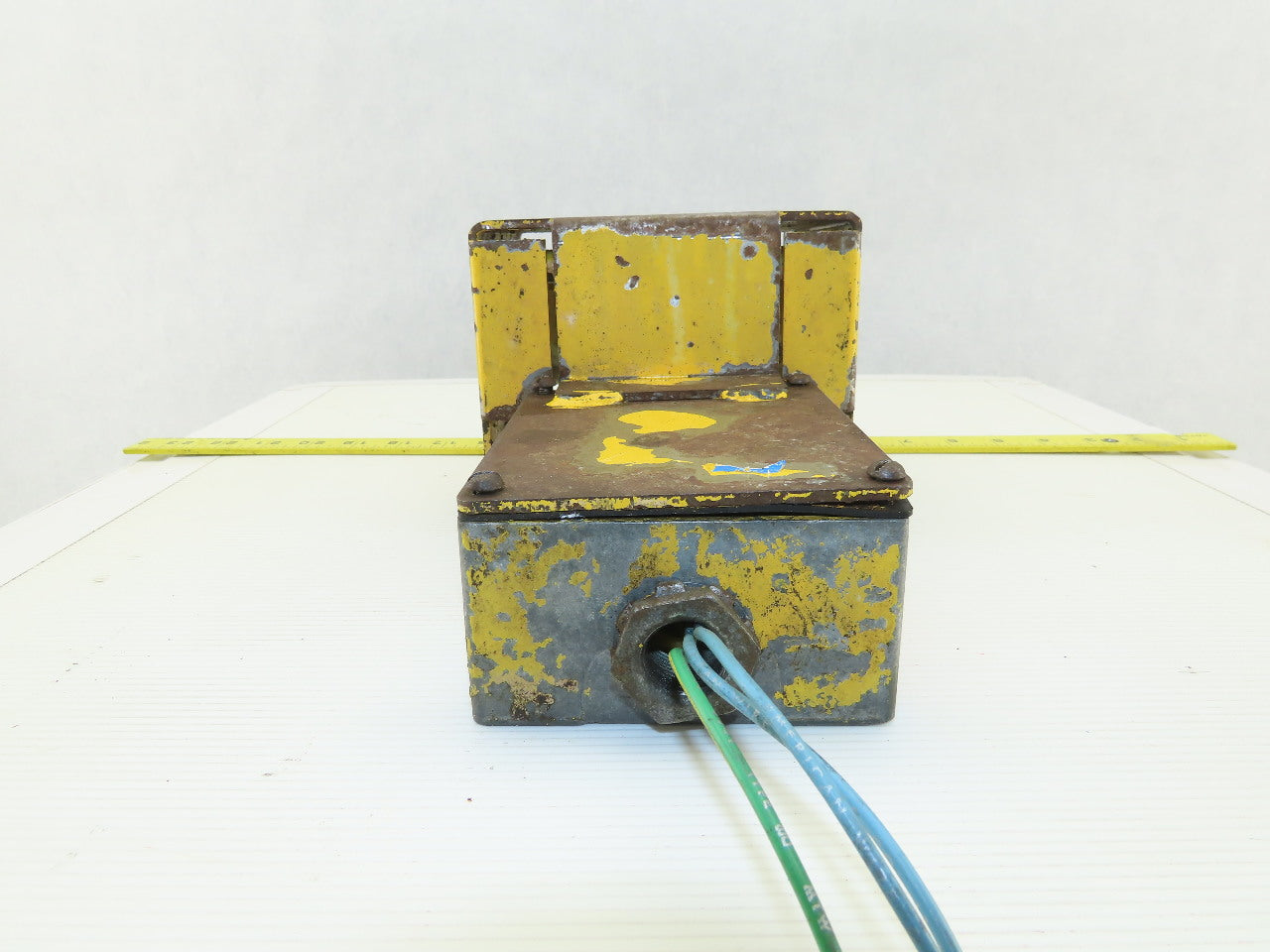 MagneTek 1025 600V Guarded Foot Pedal Operator Switch