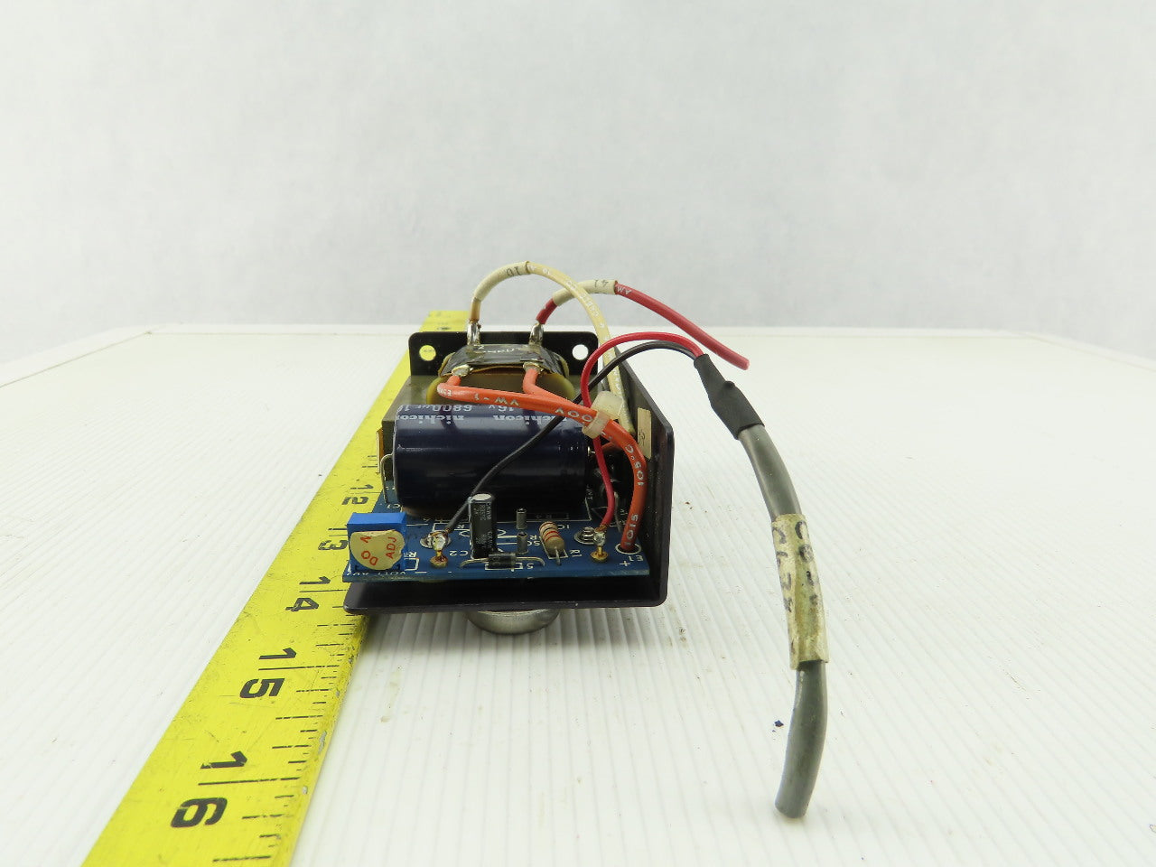 Xentek XI7-5-3894 115V .1A 47-440Hz Input 5V Output